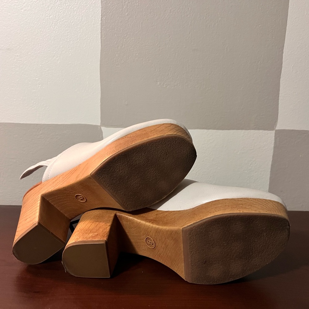 Universal Threads Co clogs - Picture 3 of 3